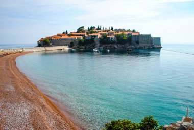 Güzel ve romantik ada, Sveti Stefan
