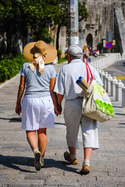 Montenegro Kotor Junio 2016 Encuentro Dos Ancianos Ciudad Antigua — Foto de Stock