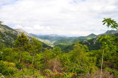 Kuzey Karadağ doğal görünümü, gündüz 