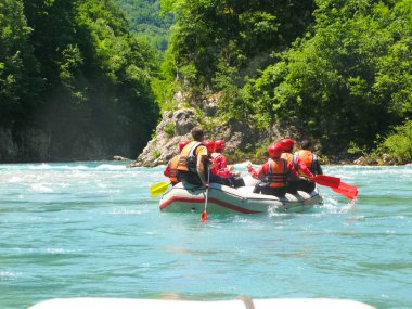 Karadağ, nehir Tara - 06 Haziran 2012: kuzeyinde Karadağ Yarışması'nda rafting de sporcuların 