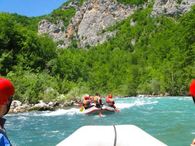 Karadağ, nehir Tara - 06 Haziran 2012: kuzeyinde Karadağ Yarışması'nda rafting de sporcuların 