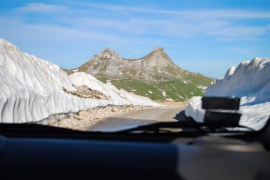 Gündüz, Karadağ dağlarında doğal yol