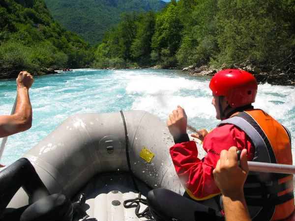 Karadağ, nehir Tara - 06 Haziran 2012: kuzeyinde Karadağ Yarışması'nda rafting de sporcuların 