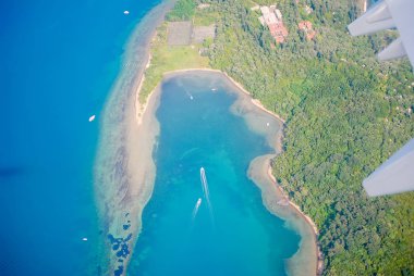 Karadağ shore, Adriyatik Denizi üzerinde uçaktan görüntüleme.