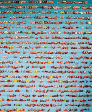 Istanbul - 07 Ocak 2016: Tüccarlar çeşitli ürünler satan Istanbul pazarında