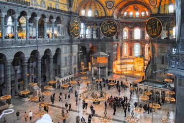 Türkiye, Istanbul - 08 Ocak 2013: Aya Sophia Mosque ziyaret Ortodoks hacılar