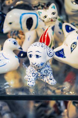 Istanbul - 07 Ocak 2016: Tüccarlar çeşitli ürünler satan Istanbul pazarında