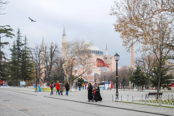 Istanbul Aya Sophia Mosque Januari 2013 Ortodoxa Pilgrimer Som Besöker — Stockfoto