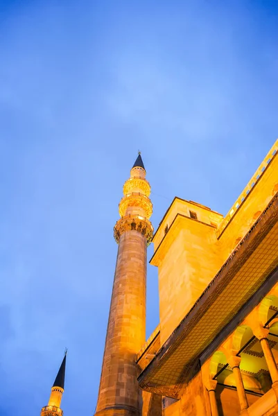 Şiddetli Yağmur Sırasında Gece Türk Camii — Stok fotoğraf