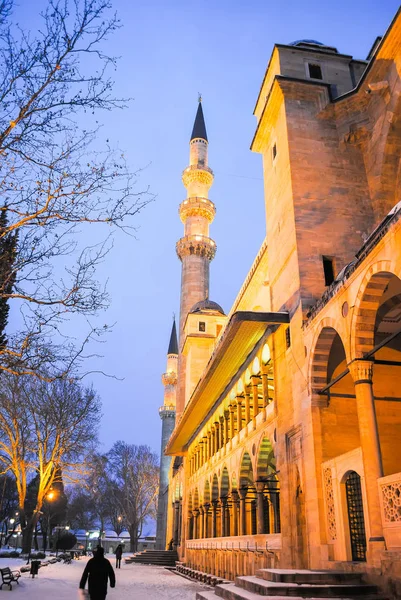 Şiddetli Yağmur Sırasında Gece Türk Camii — Stok fotoğraf