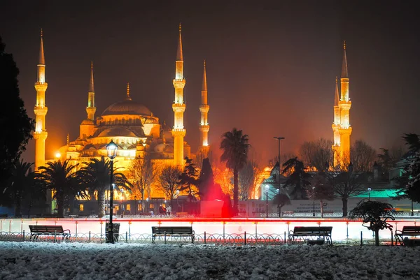 Turkiet Istanbul Januari 2016 Stora Torget Staden Nattlampor Med Färgglada — Stockfoto