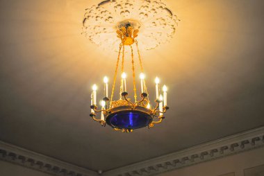 Müzesi'nde sıradışı mavi avize