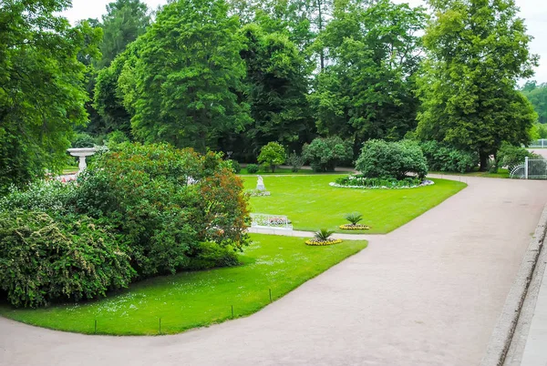 サンクトペテルブルク ロシアのプーシキンの緑公園 — ストック写真