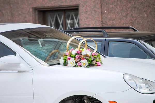 Samochód Ślub Nabrzeżu Petersburg — Zdjęcie stockowe