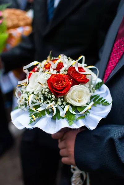 Sposa Bouquet Sposa Sposo Sul Matrimonio Ucraino — Foto Stock