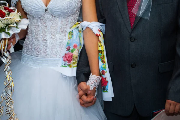 Brautstrauß Braut Und Bräutigam Auf Ukrainischer Hochzeit — Stockfoto