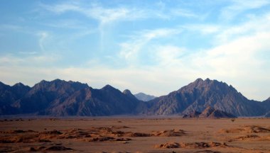 Ufukta, Mısır'ın yüksek dağlar