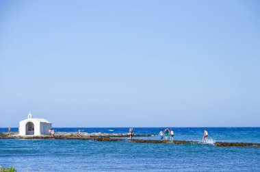 Yunanistan, Georgioupolis - 14 Temmuz 2014: Hacı Aziz Nikolaos Kilisesi ziyaret etti.