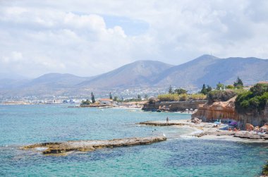 Büyük plaj kıyısında pitoresk Adası, Crete, Yunanistan.