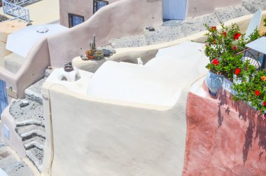Santorini, yamaca pitoresk şehrin doğal görünümü