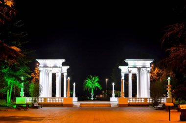 Georgia, Batum - 21 Kasım 2014: Modern binalar Karadeniz kıyısında 