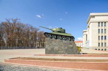 Minsk'te Kaide subayların house yakınındaki tankındaki 