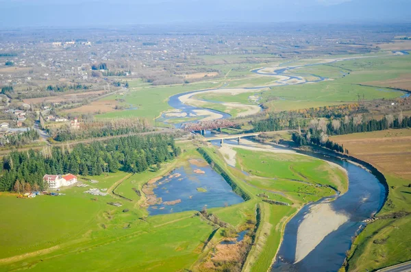 Avión Volando Sobre Estación Tren Durante Aterrizaje Kutaisi Georgia —  Fotos de Stock