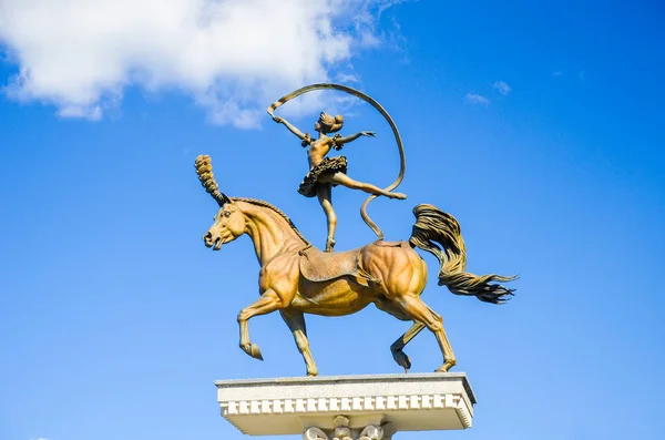 Weißrussland Minsk April 2016 Blick Auf Das Denkmal Des Mädchens — Stockfoto