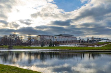 Belarus, Minsk - 06 Şubat 2016: manzaraya Bağımsızlık Sarayı gündüz 