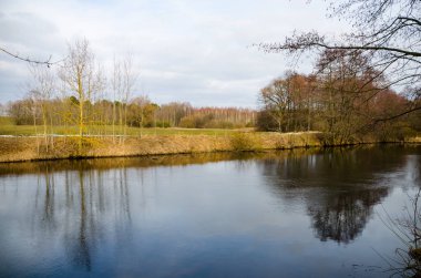 Doğal Svisloch nehir Minsk'te görünümünde kış manzarası 