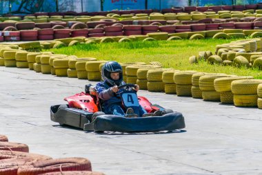 Ukrayna, Dnepropetrovsk - 29 Nisan 2017: şehir park Chkalov çocuklarda arting yarışmalar