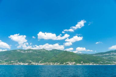 Pitoresk Boka Kotor Koyu'ndaki sırasında iyi güneşli hava, Karadağ 
