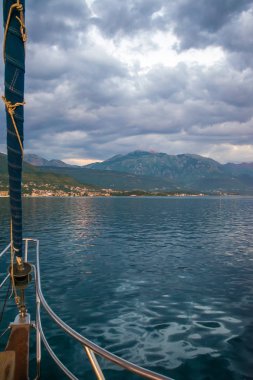 günbatımı, Abubaka Türbesi sırasında dağın tepesine 