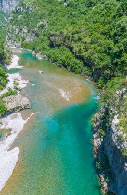 en saf nehir Moraca kanyonlar, Karadağ arasında akan turkuaz renkli suların