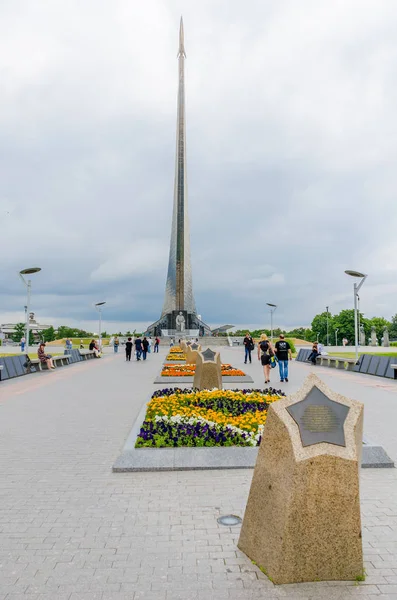 Rusya, Moskova - 12 Temmuz 2016: anıt ilk Earth uydu uydu üzerinden başlatmak için adanmış