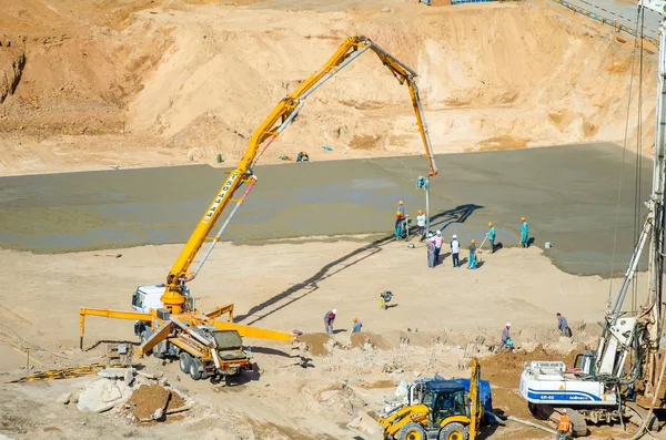 Belarus, Minsk - 07 Ağustos 2016: ritmik jimnastik Olimpiyat eğitim merkezi bina işçi