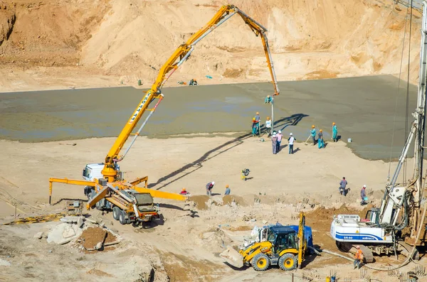 Belarus, Minsk - 07 Ağustos 2016: ritmik jimnastik Olimpiyat eğitim merkezi bina işçi