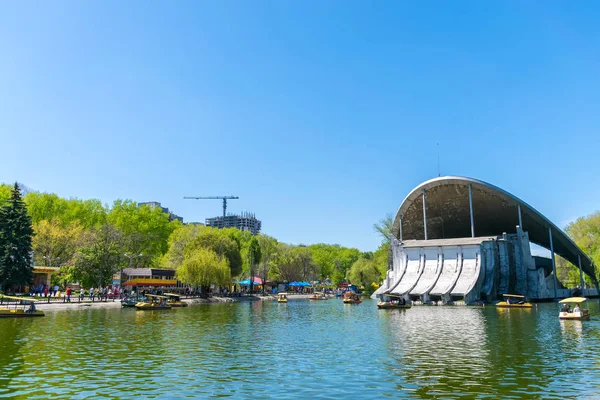 Ukrayna, Dnepropetrovsk - 29 Nisan 2017: şehir park Chkalov çocuklarda arting yarışmalar