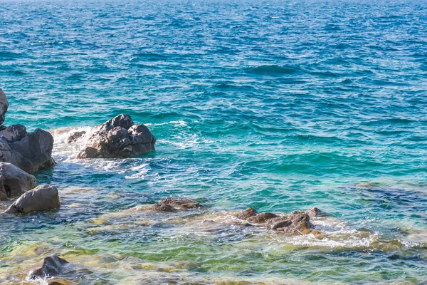 Olas Rompiendo Sobre Piedras Costeras Mar Adriático Montenegro — Foto de Stock