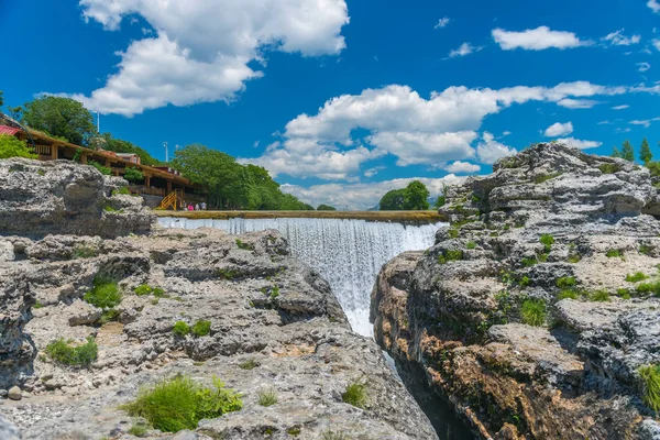 Görünüm Niagara Falls Nehri Cievna, Karadağ