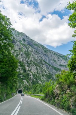  pitoresk yolculuk boyunca Karadağ yollar arasında dağlar ve tüneller