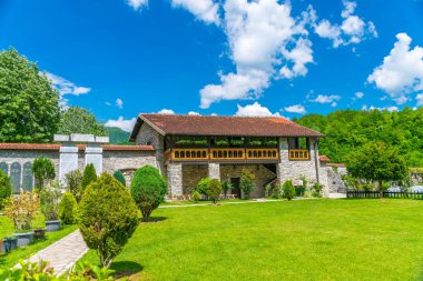 Manastır Moraca, Karadağ pitoresk avlu.