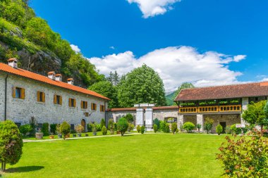 Manastır Moraca, Karadağ pitoresk avlu.