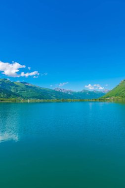 dağlar arasında Vadisi'ndeki pitoresk dağ Gölü