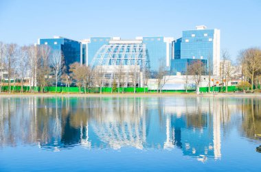 Doğal Svisloch nehir Minsk'te görünümünde kış manzarası 