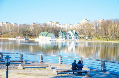 Doğal Svisloch nehir Minsk'te görünümünde kış manzarası 