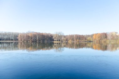 Doğal Svisloch nehir Minsk'te görünümünde kış manzarası 
