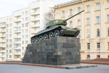 Minsk'te Kaide subayların house yakınındaki tankındaki 