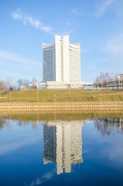 Belarus, Minsk - 29 Mart 2016: Kentsel İnşaat Mühendisliği şirket çok mağaza Binaları İnşaatı tamamlanan