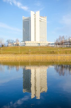 Belarus, Minsk - 29 Mart 2016: Kentsel İnşaat Mühendisliği şirket çok mağaza Binaları İnşaatı tamamlanan
